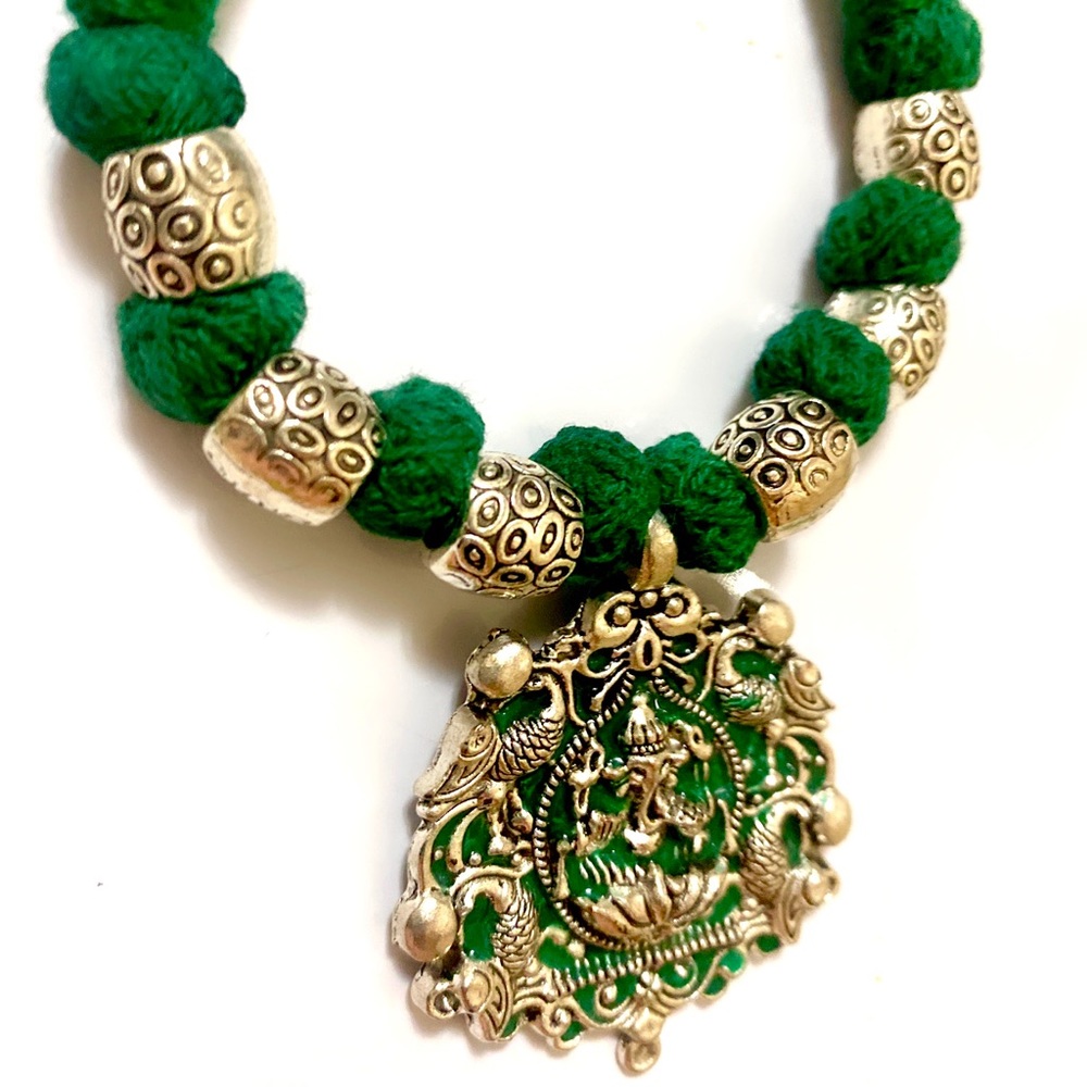 Choker necklace